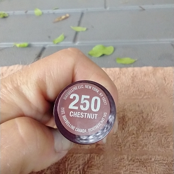 Mineral power by Maybelline 250 chestnut lipstick - Picture 4 of 6